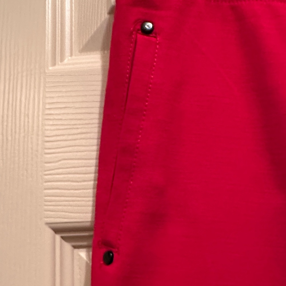 HUE Bold Red Leggings - Picture 6 of 7